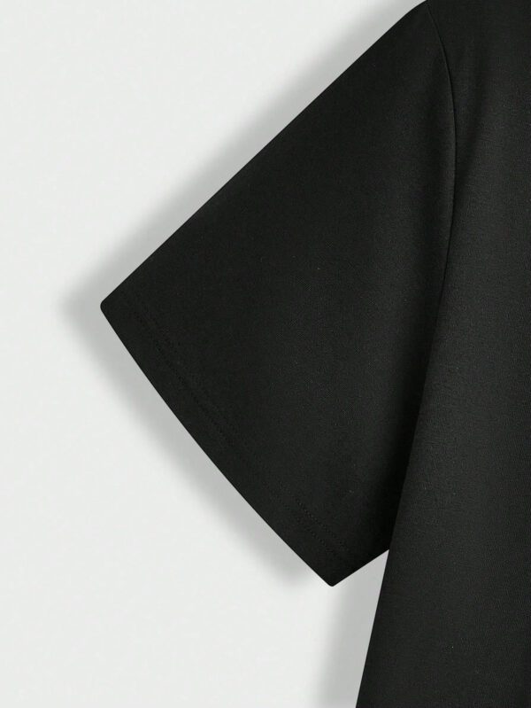 Manfinity Modomio T-shirt col rond noir de taille régulière pour hommes Manfinity Modomio (Matériau), Saint-Valentin, Pyjamas de la Saint-Valentin, T-shirt de la Saint-Valentin, Cadeau de la Saint-Valentin, T-shirt unicolore, Chemises d'été, T-shirt graphique, J'aime mon petit ami, Chemises graphiques – Image 3