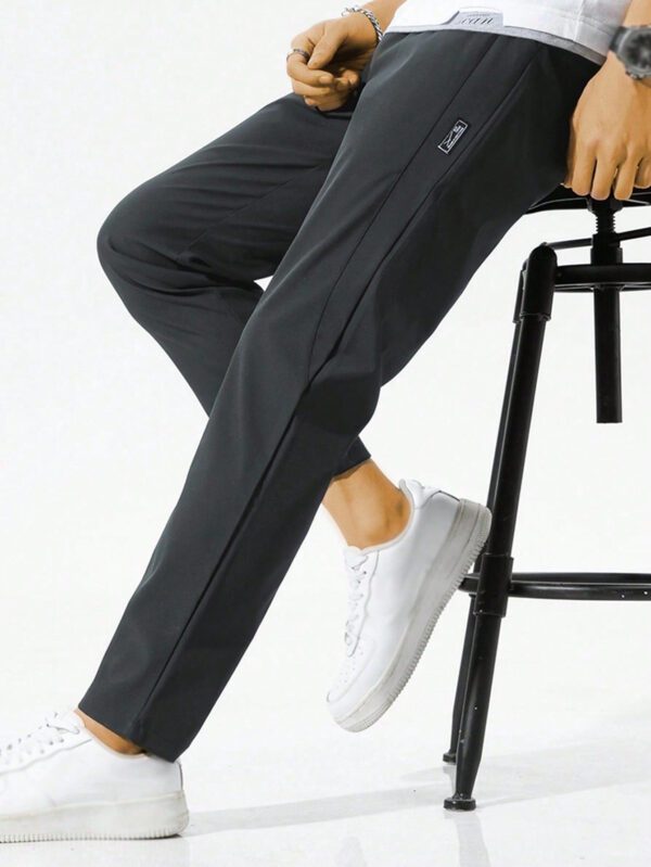 Pantalon pour hommes avec cordon de serrage à la taille et poches zippées, design