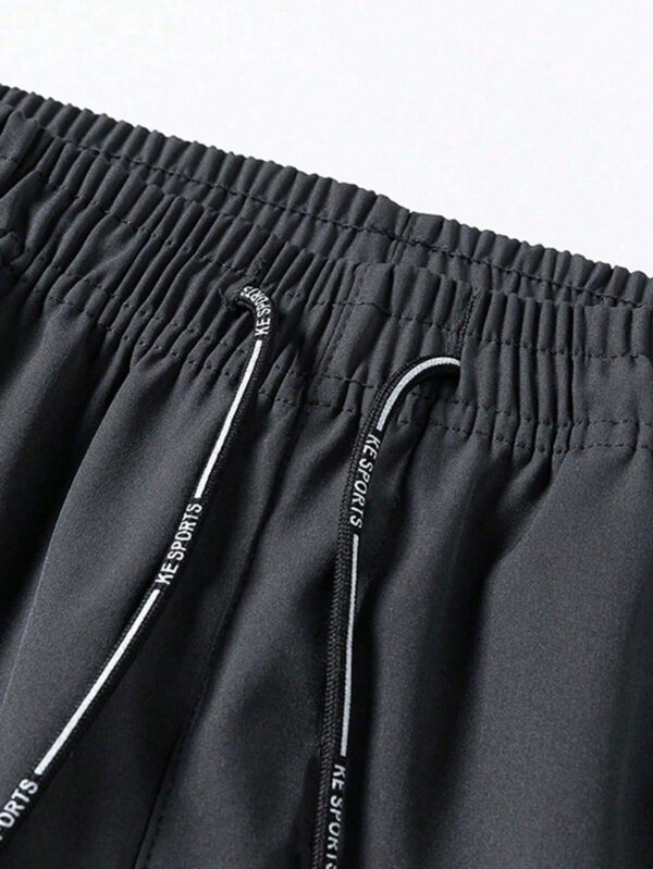 Pantalon pour hommes avec cordon de serrage à la taille et poches zippées, design – Image 13
