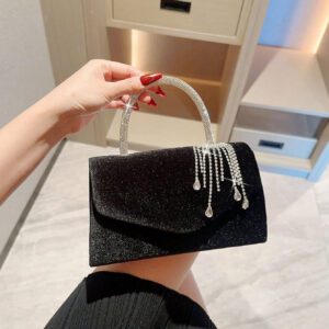 Sac botte léger, décontracté d'affaires avec décoration de strass, mini design à cordon. Sac transparent avec perles fausses, sac de soirée élégant et raffiné. Luxe discret avec strass, parfait pour les fêtes, les femmes, les mariées. Idéal pour les fêtes, les dîners/banquets, les tenues de Noël et du Nouvel An. S'assortit parfaitement avec les robes de fête pour femmes.