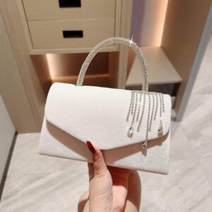Sac botte léger, décontracté d'affaires avec décoration de strass, mini design à cordon. Sac transparent avec perles fausses, sac de soirée élégant et raffiné. Luxe discret avec strass, parfait pour les fêtes, les femmes, les mariées. Idéal pour les fêtes, les dîners/banquets, les tenues de Noël et du Nouvel An. S'assortit parfaitement avec les robes de fête pour femmes.