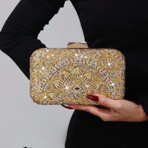 Sac pochette plissé doré brillant, sac de soirée de luxe avec décoration de chaîne diamantée. Convient pour les robes, les mariages romantiques, les fêtes, les boîtes de nuit, la Saint-Valentin et les cadeaux d'anniversaire