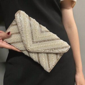 Sac de soirée avec embellissements en faux perles et cristaux, avec chaîne et sangle en PU, style enveloppe élégant mini sac de soirée, convient pour les fêtes et événements, s'assortissant parfaitement aux robes de fête pour femmes