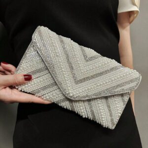 Sac de soirée avec embellissements en faux perles et cristaux, avec chaîne et sangle en PU, style enveloppe élégant mini sac de soirée, convient pour les fêtes et événements, s'assortissant parfaitement aux robes de fête pour femmes