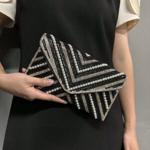 Sac de soirée avec embellissements en faux perles et cristaux, avec chaîne et sangle en PU, style enveloppe élégant mini sac de soirée, convient pour les fêtes et événements, s'assortissant parfaitement aux robes de fête pour femmes