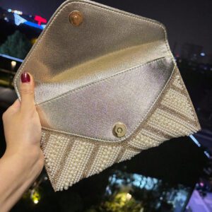 Sac de soirée avec embellissements en faux perles et cristaux, avec chaîne et sangle en PU, style enveloppe élégant mini sac de soirée, convient pour les fêtes et événements, s'assortissant parfaitement aux robes de fête pour femmes