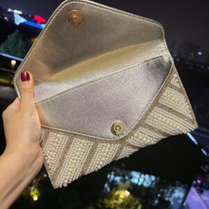 Sac de soirée avec embellissements en faux perles et cristaux, avec chaîne et sangle en PU, style enveloppe élégant mini sac de soirée, convient pour les fêtes et événements, s'assortissant parfaitement aux robes de fête pour femmes