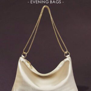 Sac de soirée carré lié en anneau satin, léger et casual. Sac de dîner glamour, élégant et raffiné. Parfait pour la fête, la femme, la mariée. Idéal pour une soirée, un dîner, un banquet. Sac parfait pour une fête, un mariage, un bal de promo. Se coordonne avec une robe de fête, de soirée et une robe pailletée