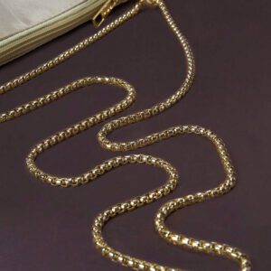 Sac de soirée carré lié en anneau satin, léger et casual. Sac de dîner glamour, élégant et raffiné. Parfait pour la fête, la femme, la mariée. Idéal pour une soirée, un dîner, un banquet. Sac parfait pour une fête, un mariage, un bal de promo. Se coordonne avec une robe de fête, de soirée et une robe pailletée