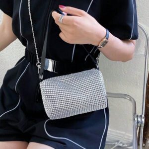 Mini sac de soirée avec décoration de strass et bandoulière en chaîne, petit sac bandoulière et messager de luxe pour femme pour les voyages, sacs à main à l'épaule scintillants avec design de diamants. Sac à main de dîner brillant et à strass pour femme (boucle de chaîne aléatoire)