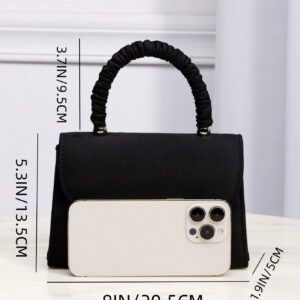 Sac de soirée élégant et exquis blanc avec des volants sur la poignée, un rabat carré. Sac de dîner, sac de soirée pour les fêtes, les femmes. Parfait pour les fêtes, les mariages, les bals de promo, les dîners/banquets. Cadeau idéal pour les femmes. Parfait pour les fêtes, les mariages, les bals de promo, les dîners/banquets. Assortir avec une robe de soirée de fête, une robe de soirée et une robe à sequins
