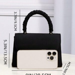 Sac de soirée élégant et exquis blanc avec des volants sur la poignée, un rabat carré. Sac de dîner, sac de soirée pour les fêtes, les femmes. Parfait pour les fêtes, les mariages, les bals de promo, les dîners/banquets. Cadeau idéal pour les femmes. Parfait pour les fêtes, les mariages, les bals de promo, les dîners/banquets. Assortir avec une robe de soirée de fête, une robe de soirée et une robe à sequins
