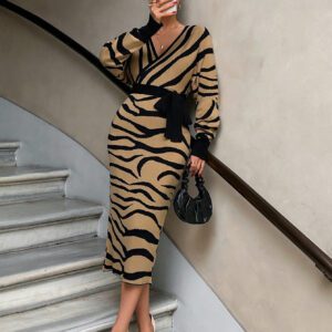 SHEIN Robe pull mi-longue à ceinture à manches chauve-souris à motif zébré