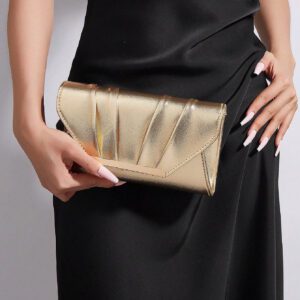 Pochette élégante et légère en or pour le soir, avec lanière à chaîne scintillante, rabat mode, faux de texture luxueuse. Parfait pour les occasions glamour, idéal comme accessoire pour mariage et événements festifs. Sac de fête parfait pour fête, mariage, soirée, dîner/banquet, assorti avec robe de fête, robe de soirée et robe à paillettes