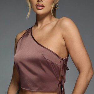 MISSGUIDED Top satiné asymétrique avec une épaule et des noeuds