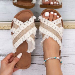 Sandales plates à franges élégantes et de conception originale pour femmes en beige, convenant à la plage. Style peep-toe doux et mignon, respirant et confortable, léger pour les vacances, idéal pour les soirées, les banquets et les occasions décontractées
