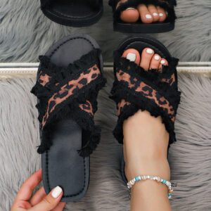 Sandales plates à franges élégantes et de conception originale pour femmes en beige, convenant à la plage. Style peep-toe doux et mignon, respirant et confortable, léger pour les vacances, idéal pour les soirées, les banquets et les occasions décontractées