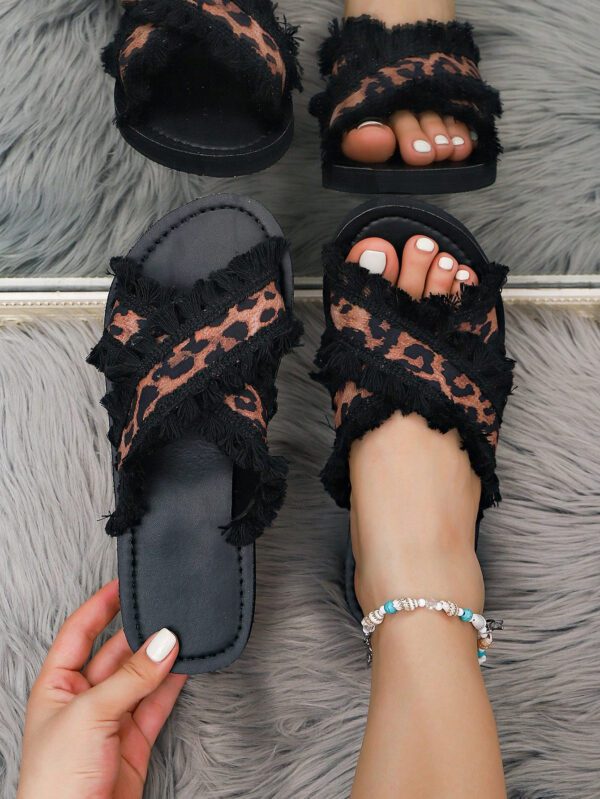 Sandales plates à franges élégantes et de conception originale pour femmes en beige, convenant à la plage. Style peep-toe doux et mignon, respirant et confortable, léger pour les vacances, idéal pour les soirées, les banquets et les occasions décontractées – Image 5