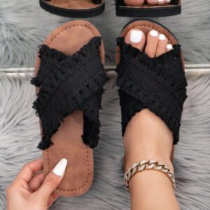 Sandales plates à franges élégantes et de conception originale pour femmes en beige, convenant à la plage. Style peep-toe doux et mignon, respirant et confortable, léger pour les vacances, idéal pour les soirées, les banquets et les occasions décontractées