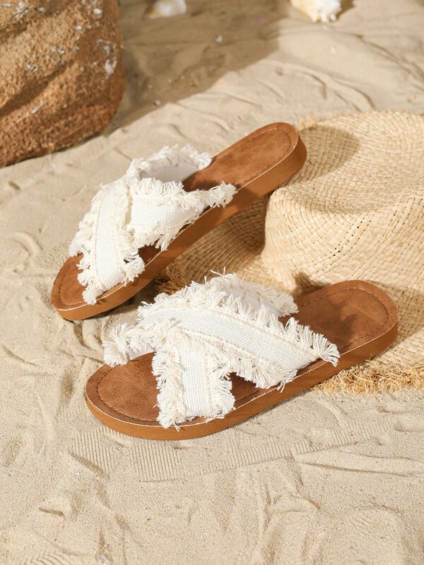 Sandales plates à franges élégantes et de conception originale pour femmes en beige, convenant à la plage. Style peep-toe doux et mignon, respirant et confortable, léger pour les vacances, idéal pour les soirées, les banquets et les occasions décontractées – Image 11