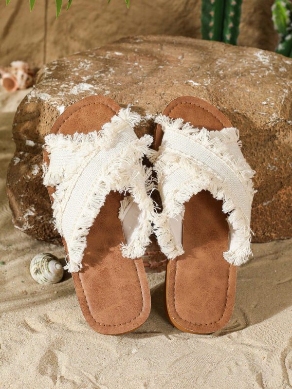 Sandales plates à franges élégantes et de conception originale pour femmes en beige, convenant à la plage. Style peep-toe doux et mignon, respirant et confortable, léger pour les vacances, idéal pour les soirées, les banquets et les occasions décontractées – Image 12