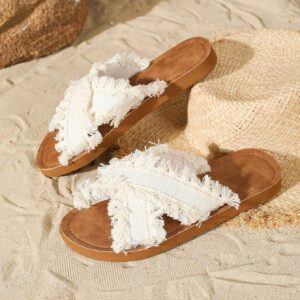 Sandales plates à franges élégantes et de conception originale pour femmes en beige, convenant à la plage. Style peep-toe doux et mignon, respirant et confortable, léger pour les vacances, idéal pour les soirées, les banquets et les occasions décontractées