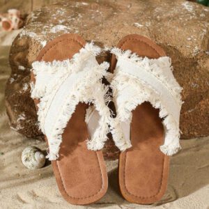 Sandales plates à franges élégantes et de conception originale pour femmes en beige, convenant à la plage. Style peep-toe doux et mignon, respirant et confortable, léger pour les vacances, idéal pour les soirées, les banquets et les occasions décontractées