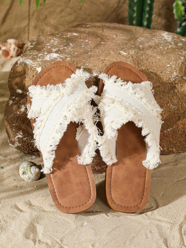 Sandales plates à franges élégantes et de conception originale pour femmes en beige, convenant à la plage. Style peep-toe doux et mignon, respirant et confortable, léger pour les vacances, idéal pour les soirées, les banquets et les occasions décontractées – Image 19