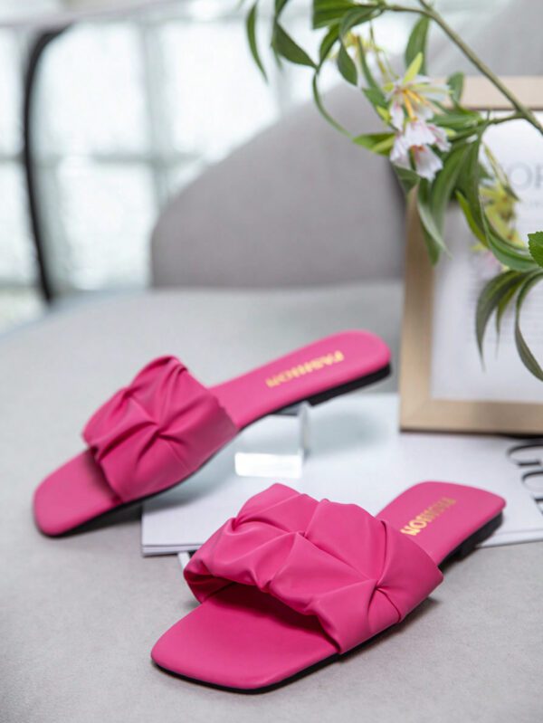 Sandales plates pour femmes avec bout carré, bague d'orteil, vamp plissé, antidérapant, chaussures décontractées de plage extérieure pour vacances