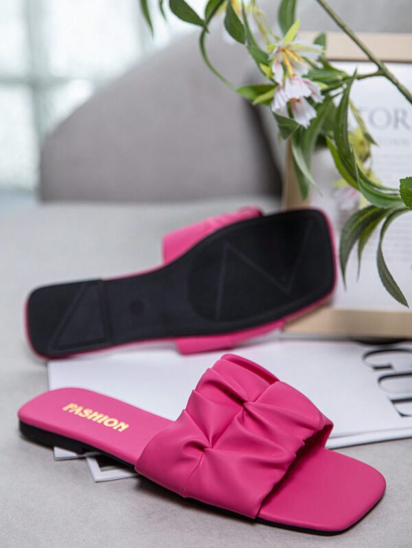 Sandales plates pour femmes avec bout carré, bague d'orteil, vamp plissé, antidérapant, chaussures décontractées de plage extérieure pour vacances – Image 3