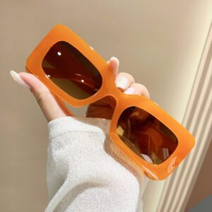 1 paire de lunettes de plage mode à petits carré en plastique, noires. Accessoires mode de plage pour femmes. Lunettes de soleil tendance. Basiques pour tenues femmes automne-hiver, casual d'affaires, cadeau