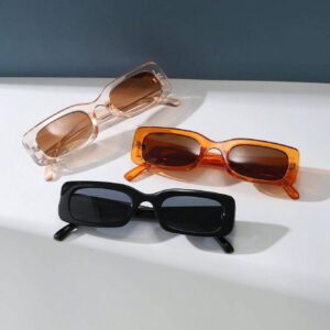 Lunettes de soleil en plastique rectangulaires vintage, style bohème à imprimé léopard. Accessoires de mode unisexes classiques pour les sorties, les voyages, la plage et les vacances. Protection UV. Accessoires de plage pour femmes. Lunettes de soleil de base s'assortissant aux chandails, jeans, pantalons de survêtement, sweats à capuche, vestes, robes et chemises à manches longues.