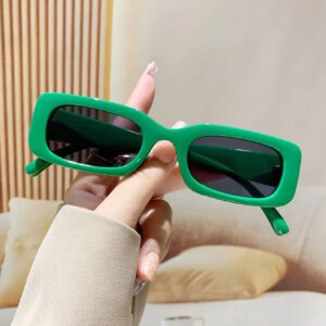 Lunettes de soleil en plastique rectangulaires vintage, style bohème à imprimé léopard. Accessoires de mode unisexes classiques pour les sorties, les voyages, la plage et les vacances. Protection UV. Accessoires de plage pour femmes. Lunettes de soleil de base s'assortissant aux chandails, jeans, pantalons de survêtement, sweats à capuche, vestes, robes et chemises à manches longues.