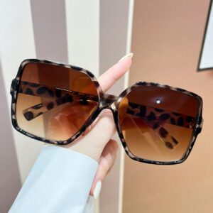 1 pièce Lunettes de mode de style européen et américain surdimensionnées de mode Y2K pour femmes, convenant pour la prise de photos, la conduite et les ombres de plage. Accessoires de plage pour femmes. Lunettes de soleil. Basiques tendance. Tenues d'automne et d'hiver pour femmes. Décontracté chic. Cadeaux