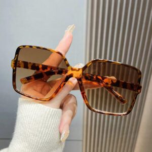 1 pièce Lunettes de mode de style européen et américain surdimensionnées de mode Y2K pour femmes, convenant pour la prise de photos, la conduite et les ombres de plage. Accessoires de plage pour femmes. Lunettes de soleil. Basiques tendance. Tenues d'automne et d'hiver pour femmes. Décontracté chic. Cadeaux
