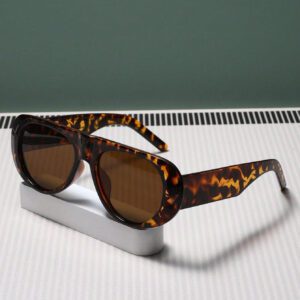 1 pièce Lunettes de mode rondes en plastique pour femmes, convenant pour les voyages, les fêtes, le filtrage de la lumière nuisible, le cyclisme et les activités quotidiennes. Accessoires de plage pour femmes. Lunettes de soleil tendance. Basiques pour tenues femmes automne hiver. Cadeaux décontractés pour le travail.