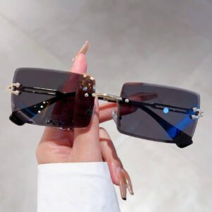 1 paire de lunettes de soleil femme au style boho, avec monture carrée sans monture. Accessoires de plage vintage. Accessoires de plage pour femmes. Lunettes de soleil tendance. Basiques d'automne et d'hiver pour tenues femme. Cadeaux décontractés pour le bureau.