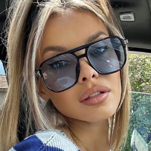 1 paire de lunettes mode noires et bleues, appropriées pour une utilisation en extérieur
