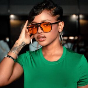 1 paire de lunettes mode noires et bleues, appropriées pour une utilisation en extérieur