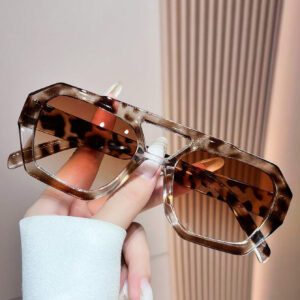 1 pièce Lunettes de soleil mode unisexe style asymétrique Y2K. Accessoires de plage pour femmes. Lunettes de soleil de base pour tenues femme décontractée chic, cadeaux.