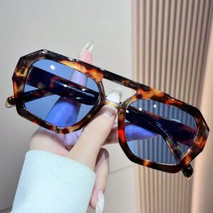 1 pièce Lunettes de soleil mode unisexe style asymétrique Y2K. Accessoires de plage pour femmes. Lunettes de soleil de base pour tenues femme décontractée chic, cadeaux.