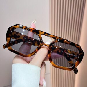 1 pièce Lunettes de soleil mode unisexe style asymétrique Y2K. Accessoires de plage pour femmes. Lunettes de soleil de base pour tenues femme décontractée chic, cadeaux.