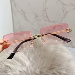1 pièce Lunettes de mode rectangulaires sans monture, colorées déégradé métallique. Convient pour un usage extérieur et les voyages. Accessoire de plage pour femmes. Lunettes de soleil tendance, basiques pour les tenues d'automne-hiver pour femmes. Cadeaux pour le bureau et la tenue casual