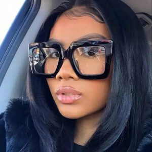 Lunettes carrées de grande taille pour femmes avec monture de lunettes pour la photographie de rue. Accessoires de décoration pour les yeux avec des verres transparents. Accessoires de lunettes pour femmes