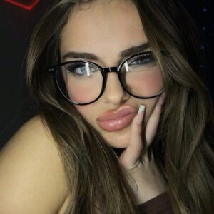 1 pièce Lunettes de mode ovales noires en plastique pour femmes, sans ordonnance, anti-lumière bleue, dans un style américain. Convient à un usage quotidien au bureau et à l'université. Accessoires de lunettes claires pour ordinateur, lecture, jeux, télévision et téléphones. Accessoires de lunettes anti-lumière bleue pour femmes