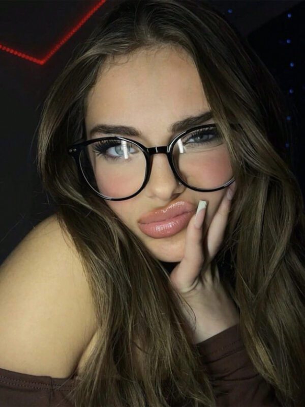 1 pièce Lunettes de mode ovales noires en plastique pour femmes, sans ordonnance, anti-lumière bleue, dans un style américain. Convient à un usage quotidien au bureau et à l'université. Accessoires de lunettes claires pour ordinateur, lecture, jeux, télévision et téléphones. Accessoires de lunettes anti-lumière bleue pour femmes