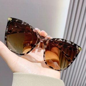 Lunettes de soleil style œil de chat vintage pour femmes, grand cadre plastique mode classique décorative extérieure voyage plage vacances anti-UV lunettes de soleil accessoires de plage pour femmes lunettes de soleil lunettes de soleil nuances