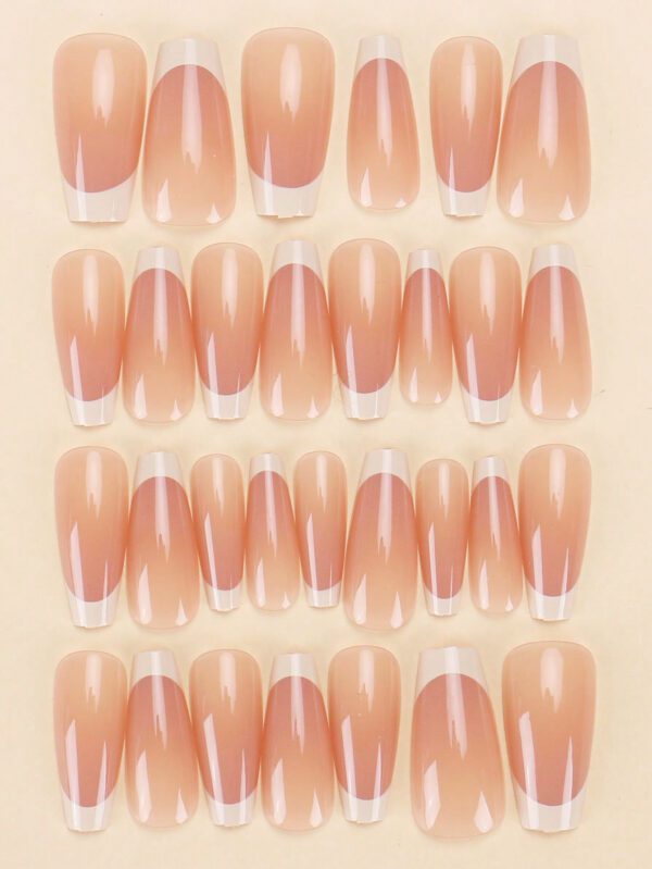 30 pièces de faux ongles en forme de cercueil de style chinois, patches d'ongles simples en blanc et couleurs contrastées, style doux et cool japonais et coréen, nouveaux et pour les bouts de doigts. Assorti à 1 pièce de colle de gelée et 1 pièce de bande abrasive. Convient pour les fêtes, les danses et le port casual quotidien des femmes. Détachables et réutilisables. – Image 3