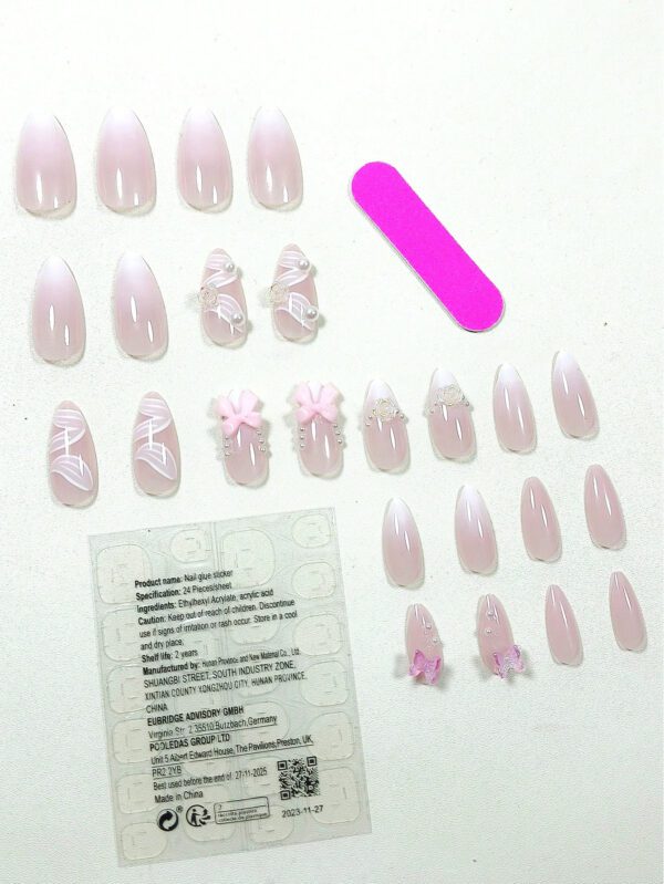 Ensemble de bijoux en camélia français en dentelle de ruban de ballet blanc à nœud papillon fait main de 24 pièces, doux et charmant, en forme d'amande . Convient pour les femmes pour une utilisation quotidienne et avec des faux ongles et des fournitures pour ongles. – Image 3