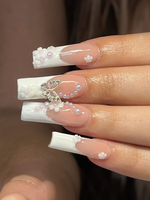 24 pièces Faux ongles de luxe extra longs de forme carrée avec design 3D de papillon doré et strass. Fournitures de faux ongles de couleur champagne chaude pour couvrir complètement les ongles des femmes et des filles pour les fêtes et la danse. Facile à appliquer et à retirer – Image 3